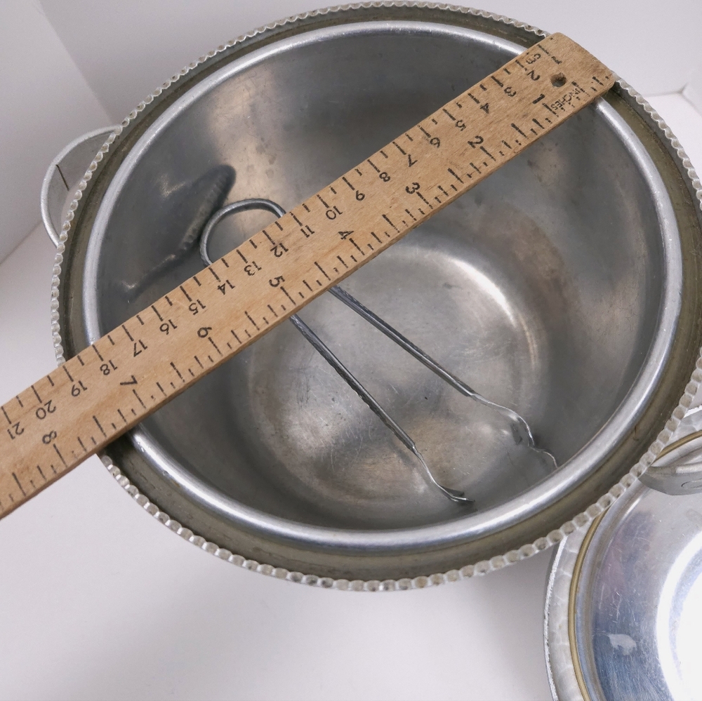 Vintage 1950s Continental Hammered Aluminum Chrysanthemum Ice Bucket - Picture 8 of 15